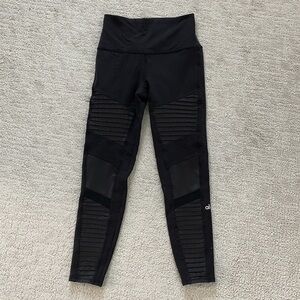Black High-Waisted Leggings with Mesh Panels